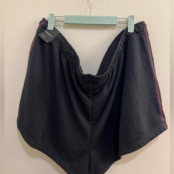NWT Nike Sportswear Women's Plus Size 3X Essential Futura French Terry Shorts - Picture 4 of 6